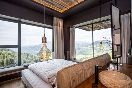 Rooms and Suites