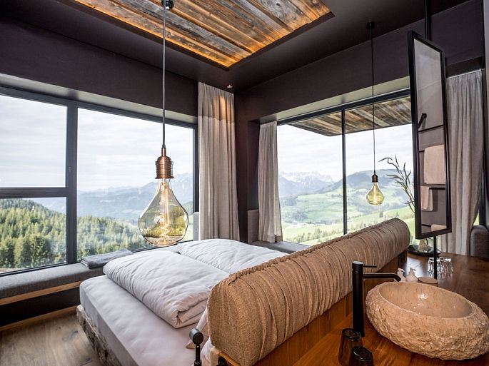 Rooms and Suites