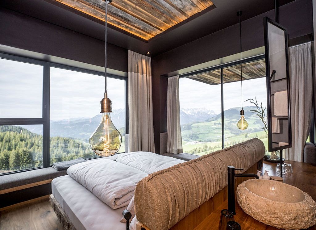 Rooms and Suites